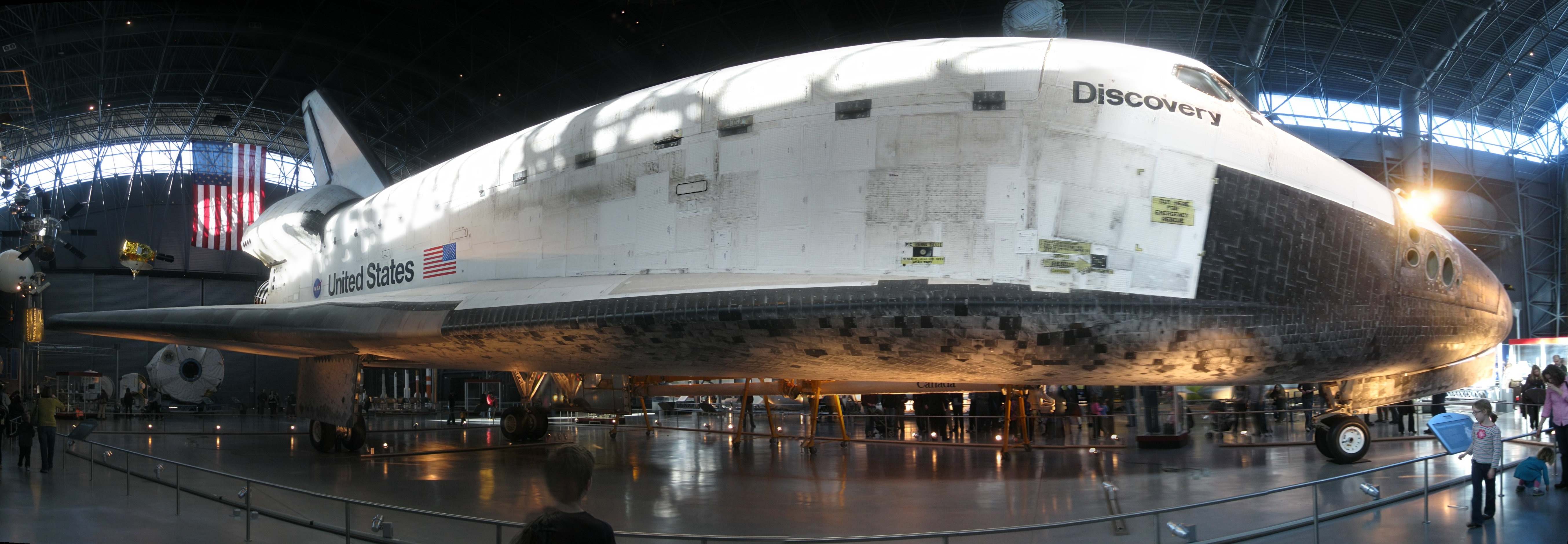 Photo of the Space Shuttle Discovery at the Udvar Hazy Air & Space Museum.